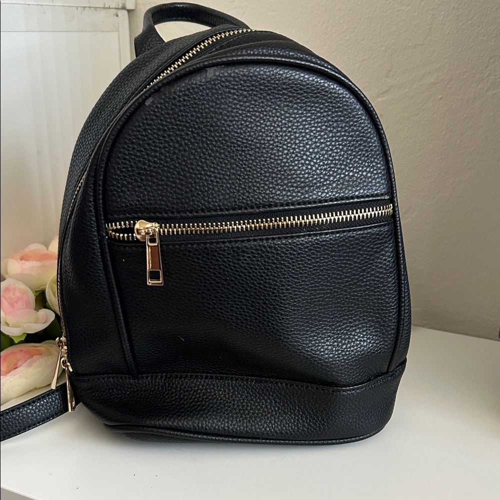 Forever 21 Black Textured Backpack with Gold Zipper